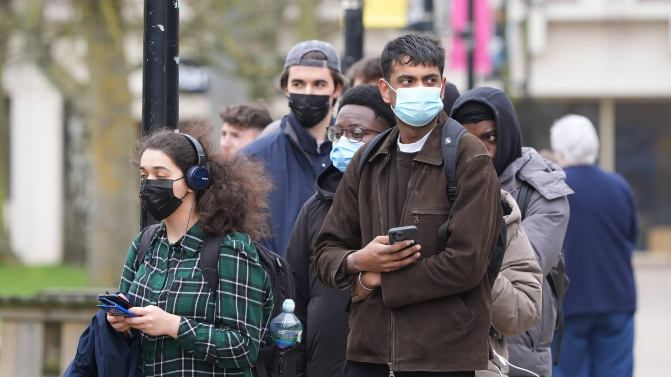 UK considers expanding vaccinations for meningitis B after fatal outbreak