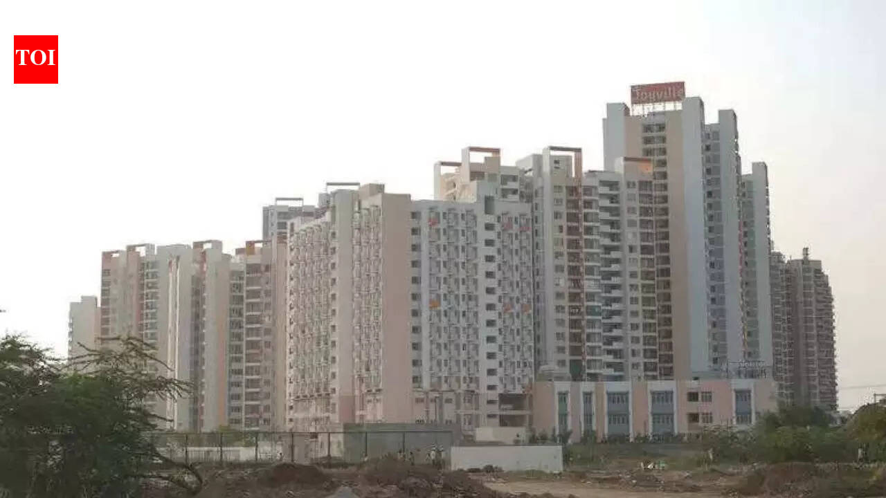Man jumps to death from 23rd floor with 2-year-old daughter in Gurgaon