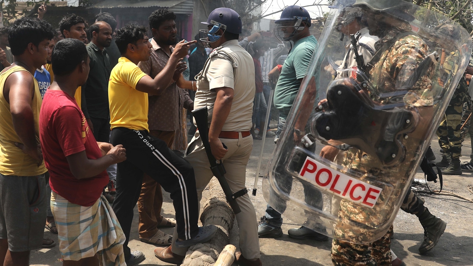 Violence-hit Malda BDO deserted as Bengal protests continue, as do queues of applicants