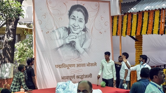 Pakistan regulator issues notice to top TV channel for airing Asha Bhosle tribute