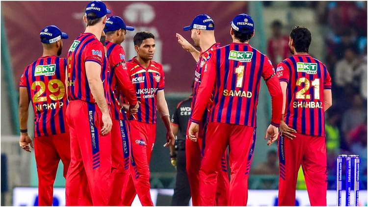 LSG vs CSK Live Score: आकाश ने दिलाई लखनऊ को तीसरी सफलता, ऋतुराज-सैमसन और उर्विल को भेजा पवेलियन