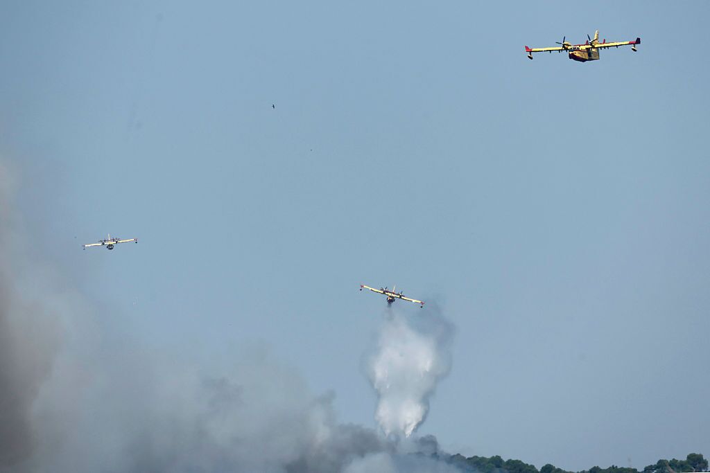 France continues to fight devastating wildfires, while progress is made in Spain