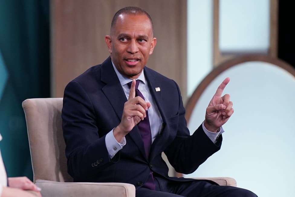 Democratic House leader Jeffries meets with Jared Kushner as midterms loom