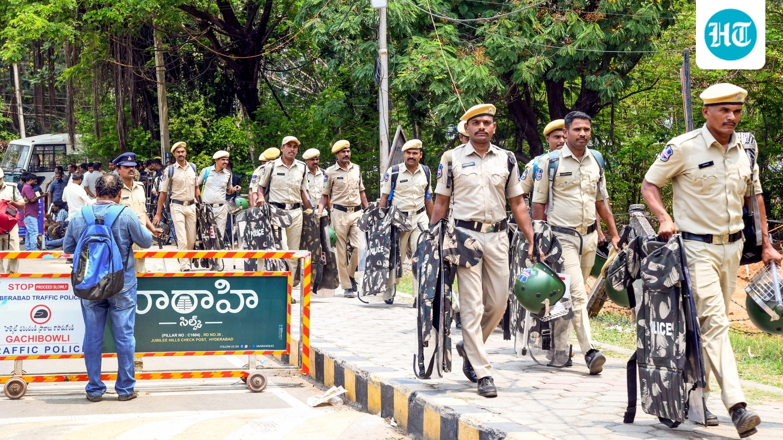 Telangana tea seller sets himself ablaze outside police station, cops cite dispute with grocer over cigarettes